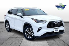 Used 2021 Toyota Highlander XLE SUV near Portland, ME