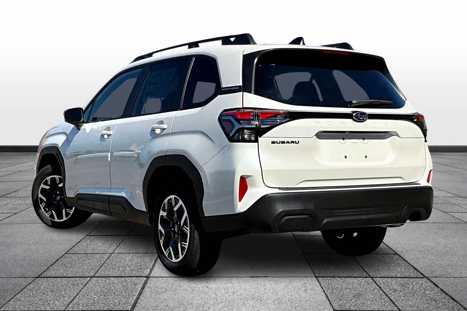 2025 Subaru Forester Premium photo 3