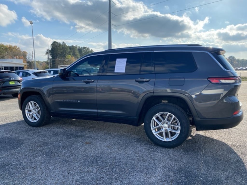 Used 2022 Jeep New Grand Cherokee Laredo SUV