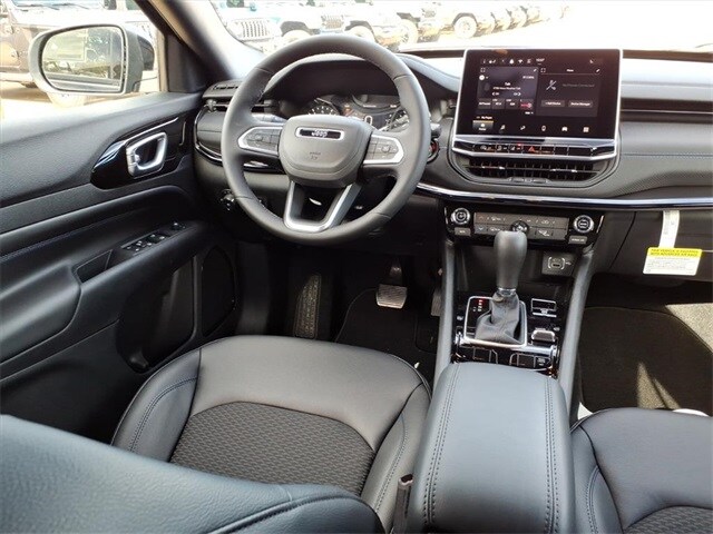 2026 Jeep Compass Latitude Altitude photo 2