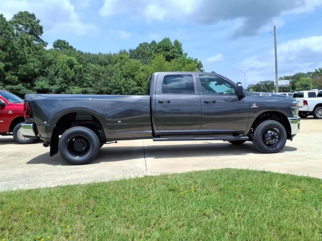 New 2026 Ram 3500 TRADESMAN CREW CAB 4X4 8' BOX Pickup