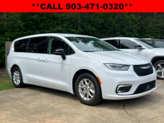 2024 Chrysler Pacifica Touring L's photo