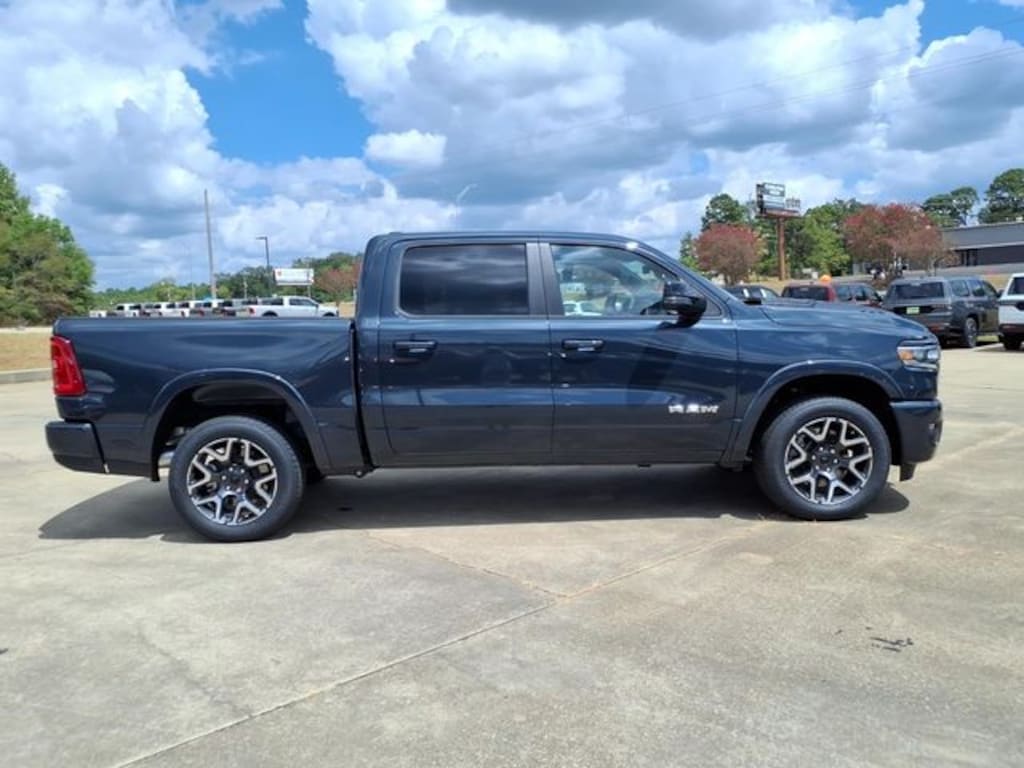 New 2027 Ram 1500 LARAMIE CREW CAB 4X2 5'7 BOX Pickup