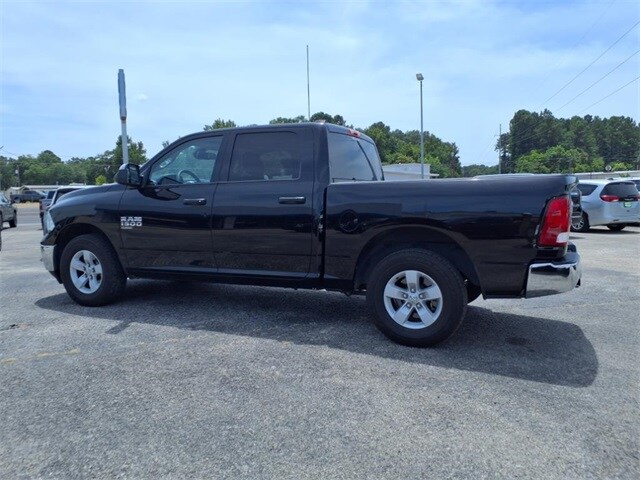 2023 Ram 1500 Classic SLT photo 4