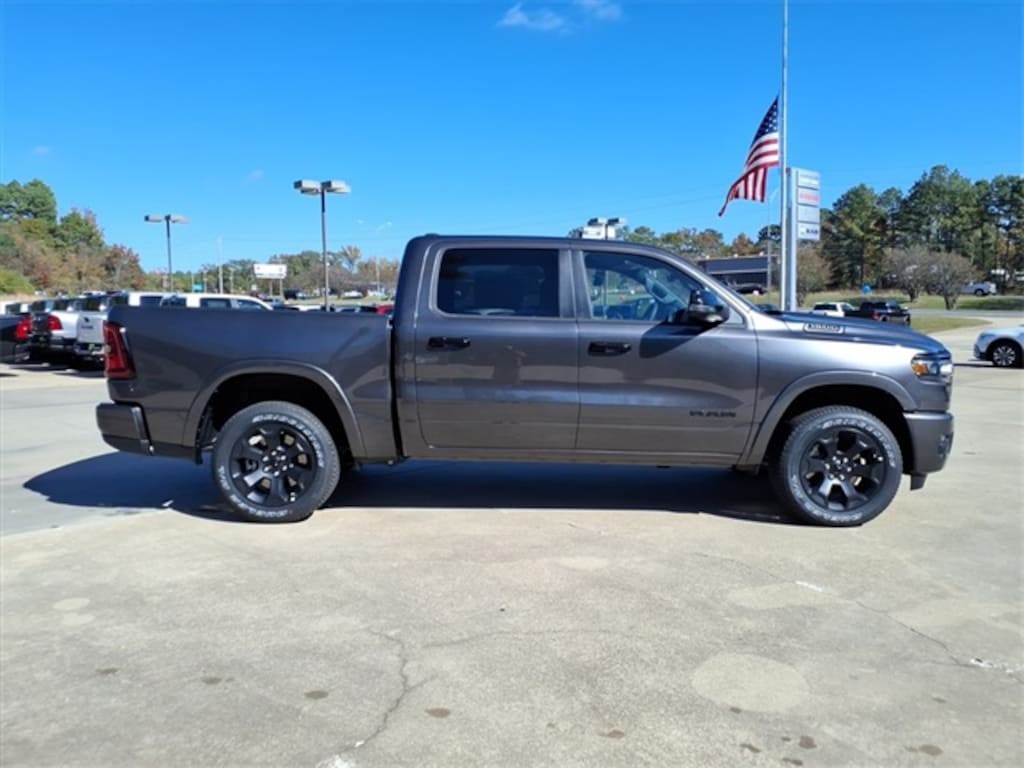 New 2026 Ram 1500 LONE STAR CREW CAB 4X4 5'7 BOX Pickup