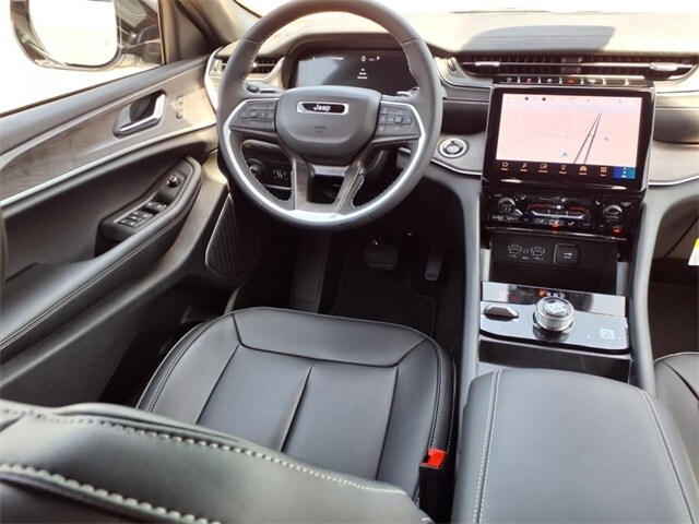2025 Jeep Grand Cherokee Limited photo 4