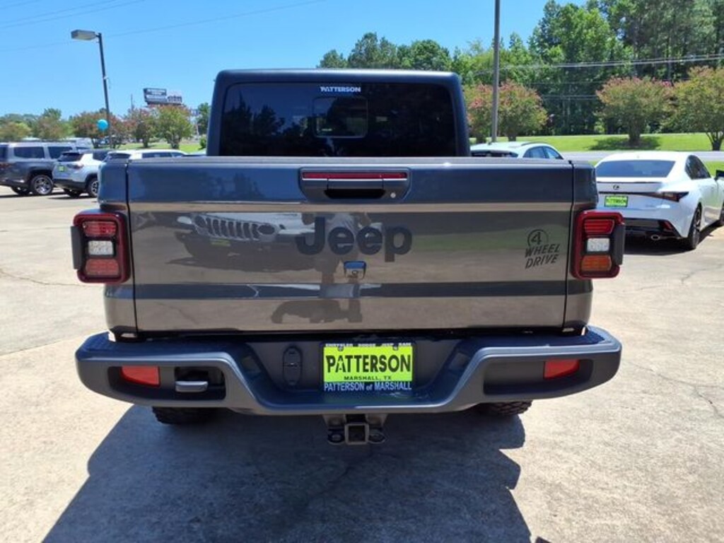 Used 2024 Jeep Gladiator Willys Truck Crew Cab
