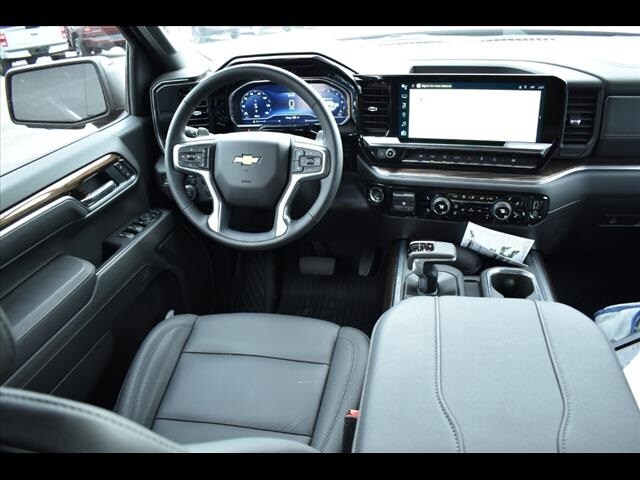 2025 Chevrolet Silverado 1500 LT photo 4