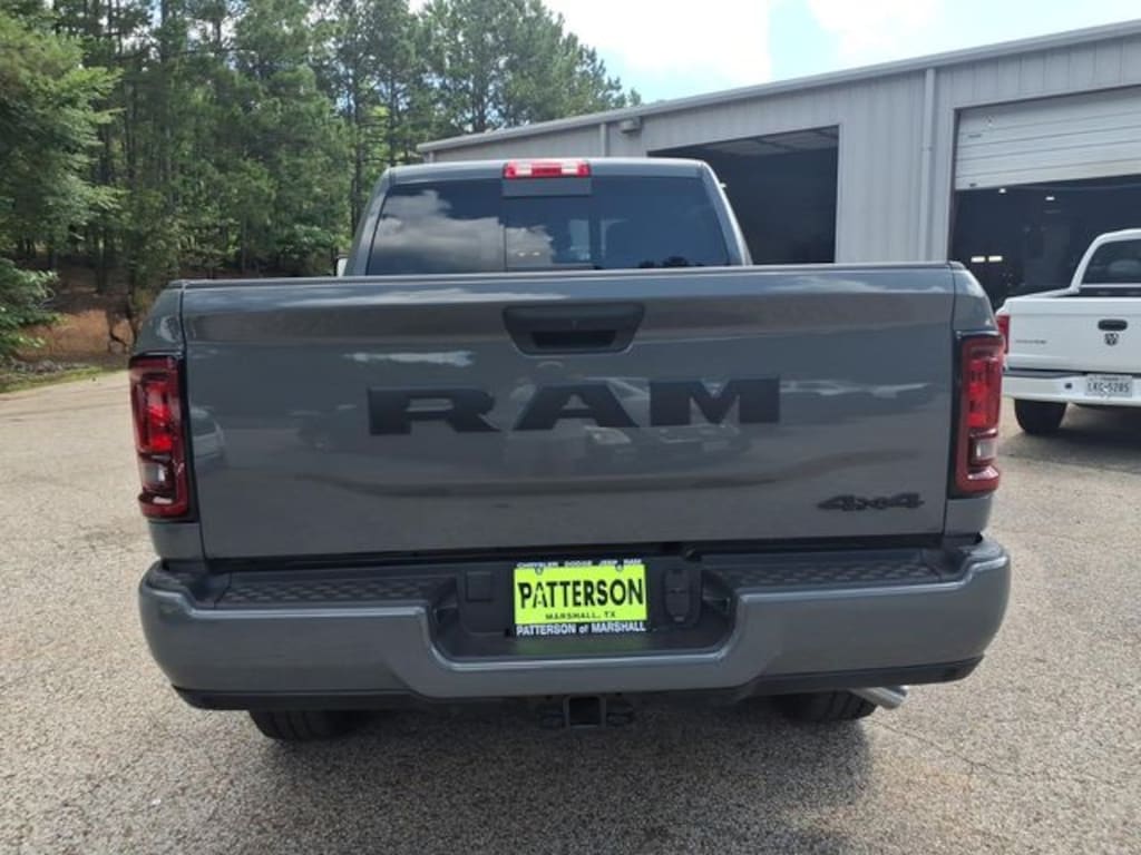 New 2026 Ram 2500 BLACK EXPRESS CREW CAB 4X4 6'4 BOX Pickup