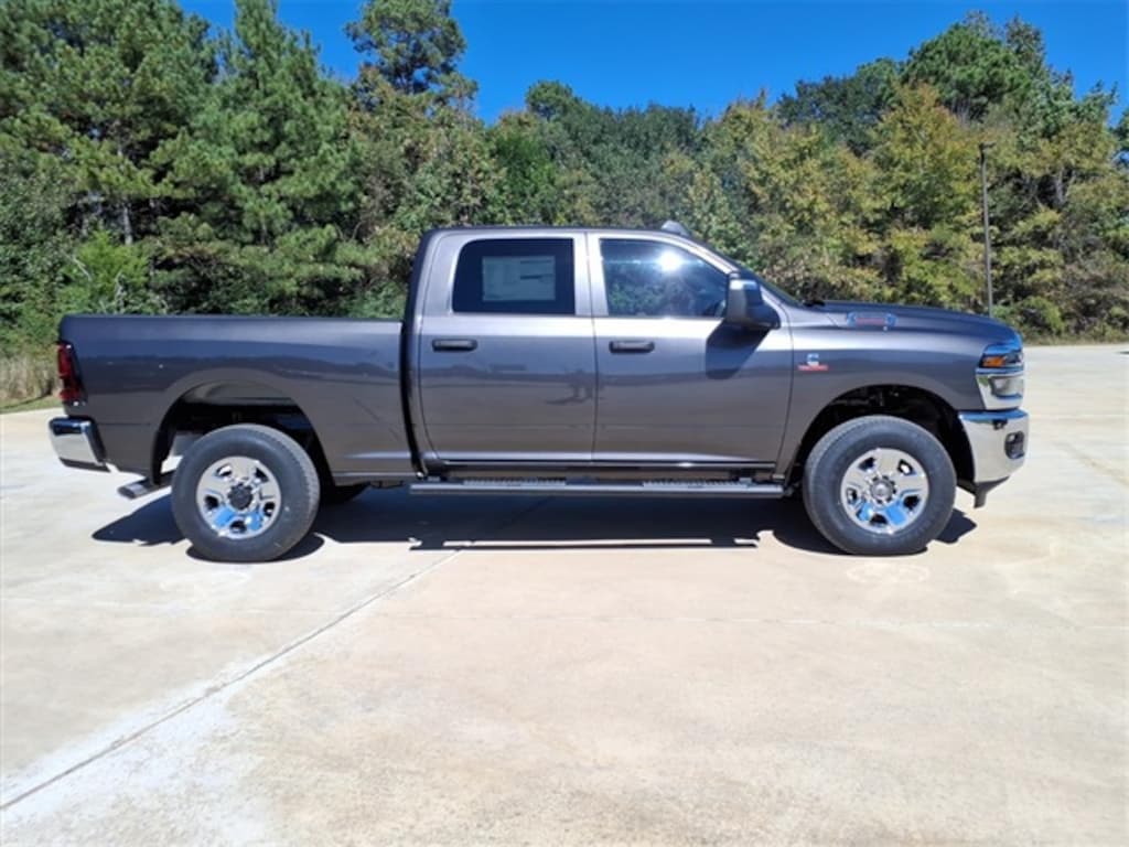 New 2026 Ram 2500 TRADESMAN CREW CAB 4X4 6'4 BOX Pickup