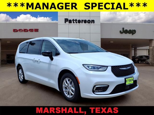 2024 Chrysler Pacifica Touring L's photo