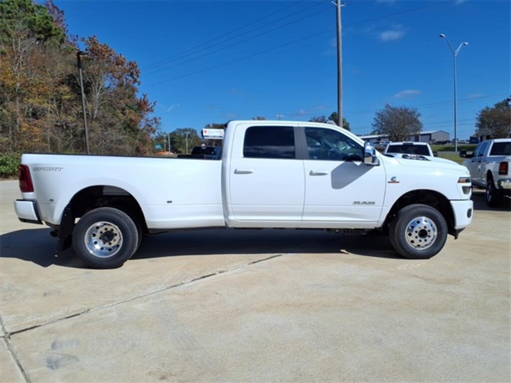 New 2026 Ram 3500 LARAMIE CREW CAB 4X4 8' BOX Pickup