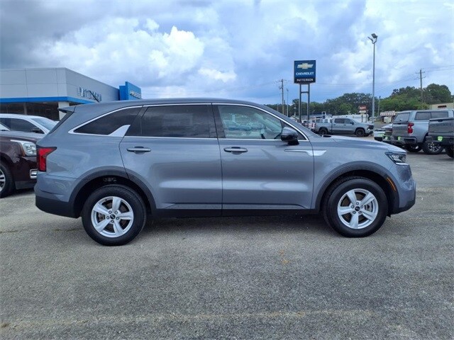 2021 Kia Sorento LX photo 2