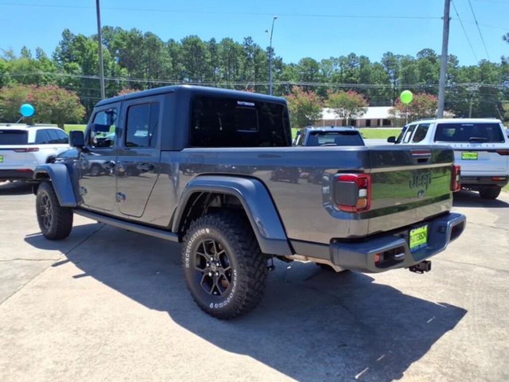 Used 2024 Jeep Gladiator Willys Truck Crew Cab