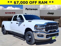 2026 Ram 3500 TRADESMAN CREW CAB 4X4 8' BOX Pickup