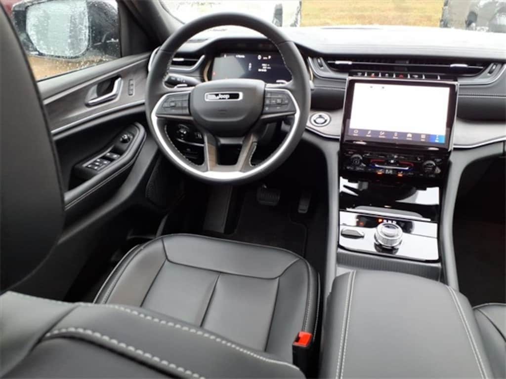 New 2025 Jeep Grand Cherokee L LIMITED 4X4 Sport Utility