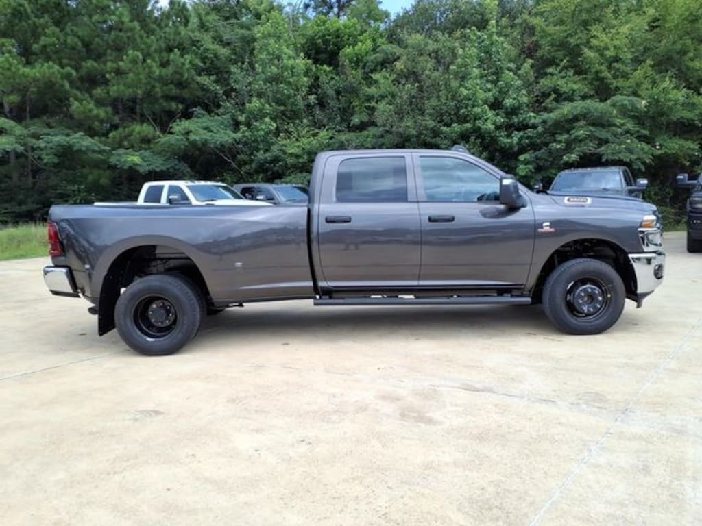 New 2026 Ram 3500 TRADESMAN CREW CAB 4X4 8' BOX Pickup