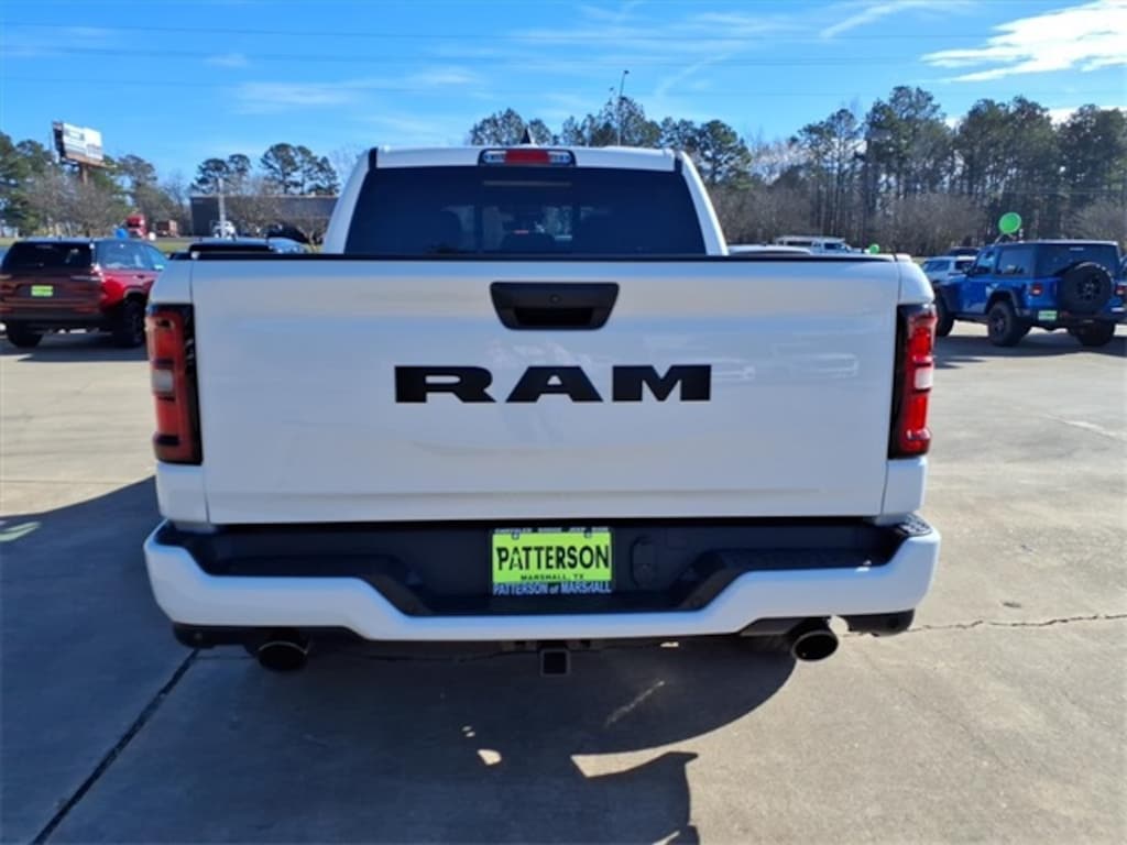 New 2026 Ram 1500 EXPRESS CREW CAB 4X2 5'7 BOX Pickup