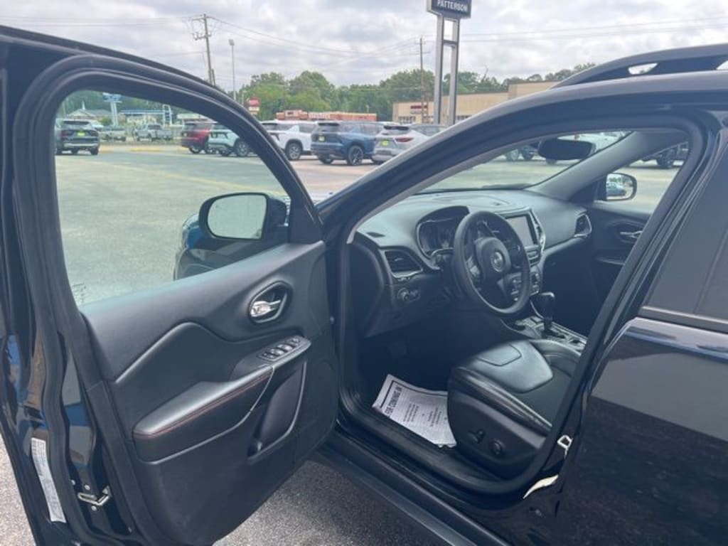 Used 2022 Jeep Cherokee Trailhawk SUV