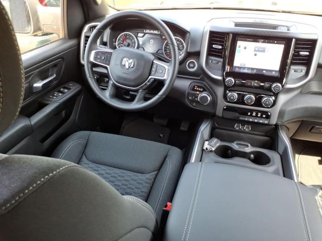 New 2026 Ram 1500 EXPRESS CREW CAB 4X4 5'7 BOX Pickup
