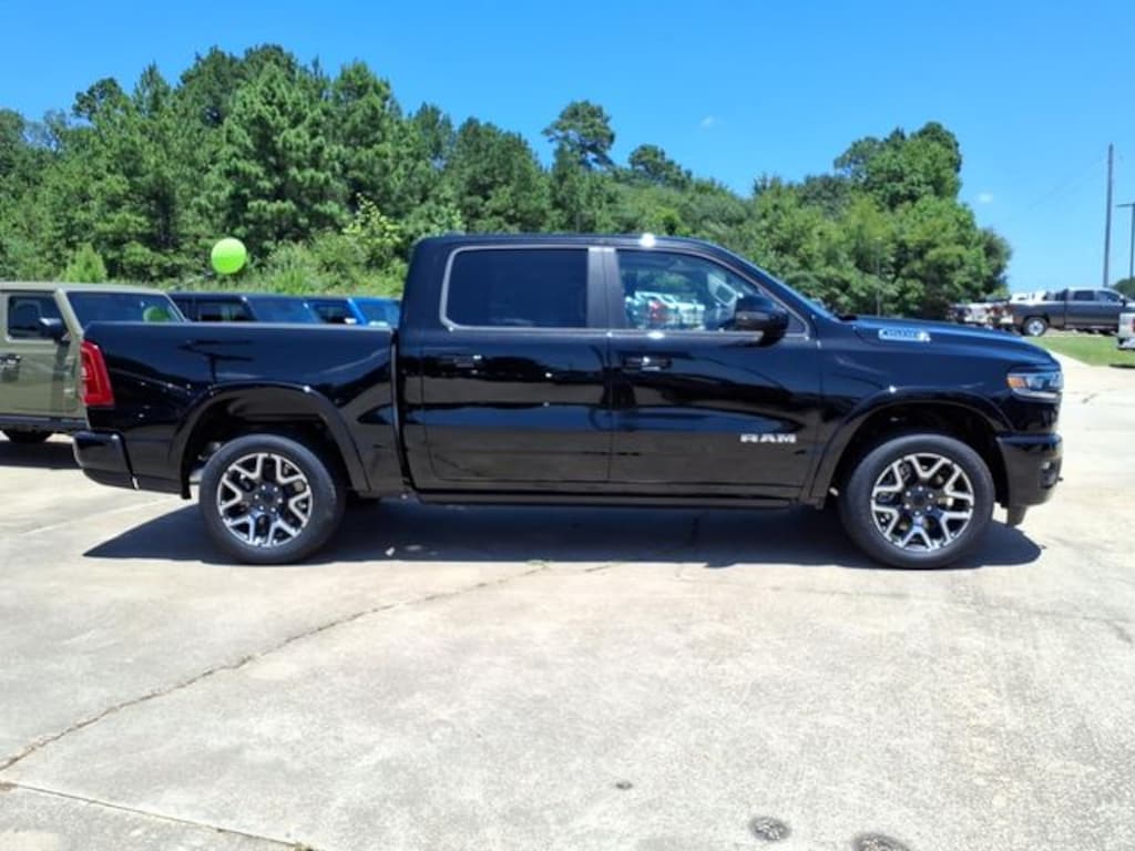 New 2026 Ram 1500 LARAMIE CREW CAB 4X4 5'7 BOX Pickup