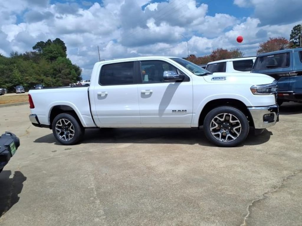 New 2026 Ram 1500 LARAMIE CREW CAB 4X2 5'7 BOX Pickup