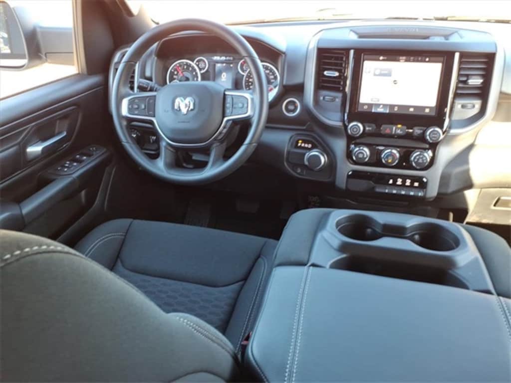 New 2026 Ram 1500 EXPRESS CREW CAB 4X2 5'7 BOX Pickup