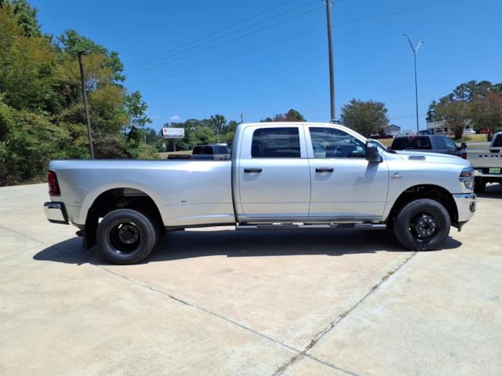 New 2026 Ram 3500 TRADESMAN CREW CAB 4X4 8' BOX Pickup