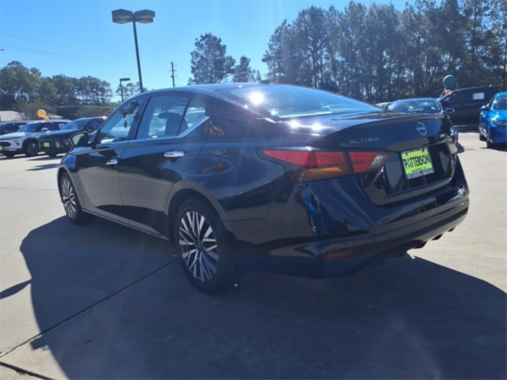 Used 2024 Nissan Altima 2.5 SV Sedan