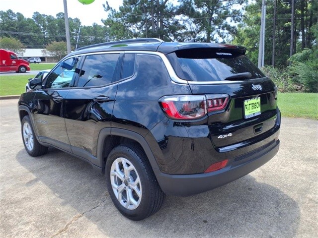 2025 Jeep Compass Latitude photo 4