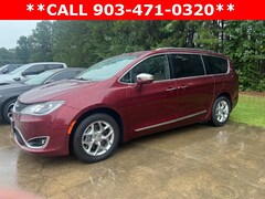 2017 Chrysler Pacifica Limited Van