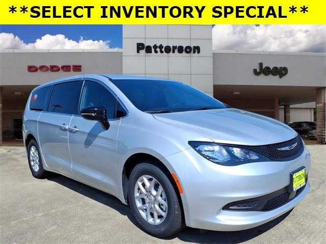 2026 Chrysler Voyager LX's photo