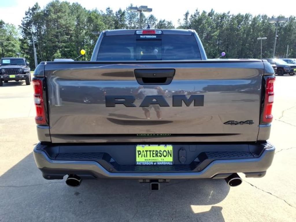 New 2026 Ram 1500 EXPRESS CREW CAB 4X4 5'7 BOX Pickup