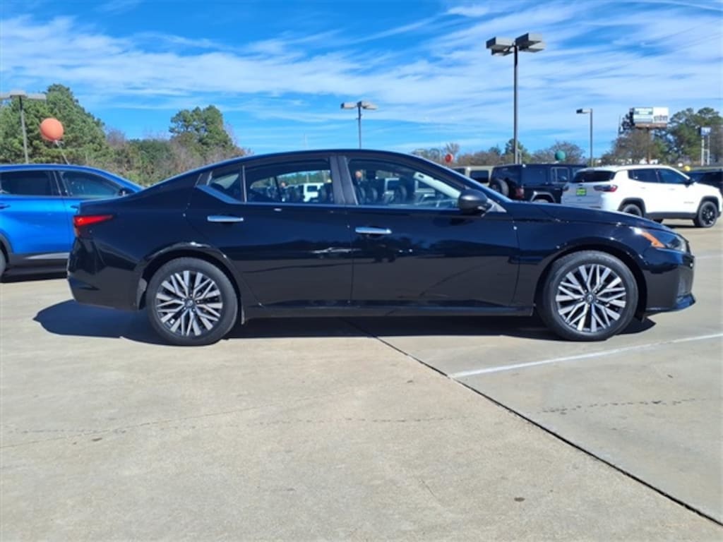 Used 2024 Nissan Altima 2.5 SV Sedan