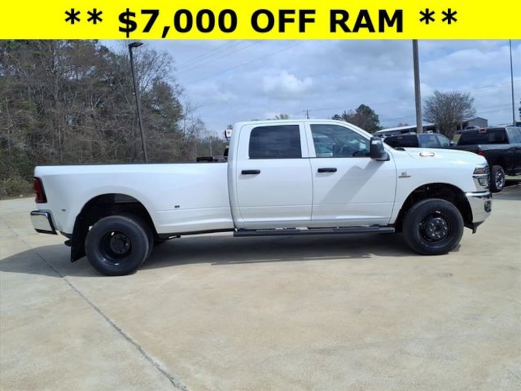 New 2026 Ram 3500 TRADESMAN CREW CAB 4X4 8' BOX Pickup