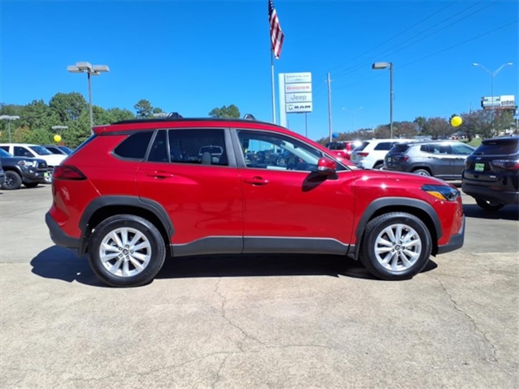 Used 2024 Toyota Corolla Cross LE SUV