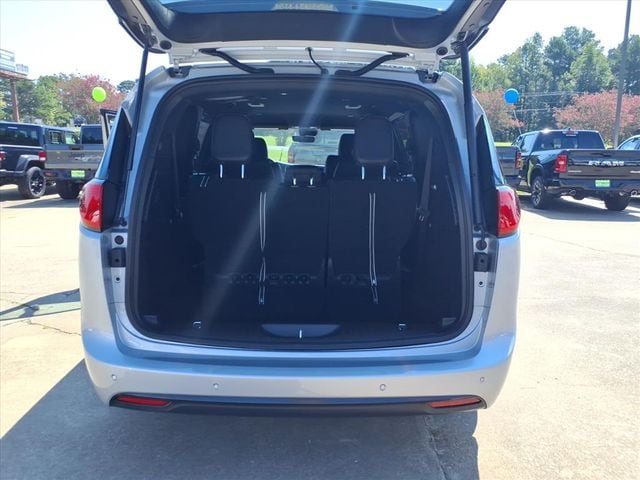 2026 Chrysler Voyager LX - Photo 15
