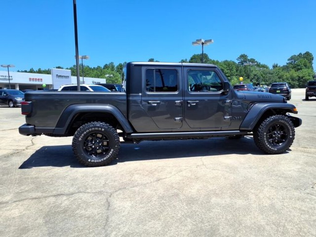 Used 2024 Jeep Gladiator Willys Truck Crew Cab