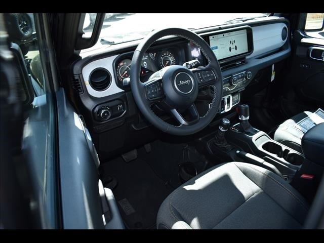 2025 Jeep Wrangler Sport S photo 4