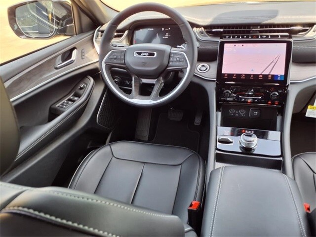 2025 Jeep Grand Cherokee Limited photo 4