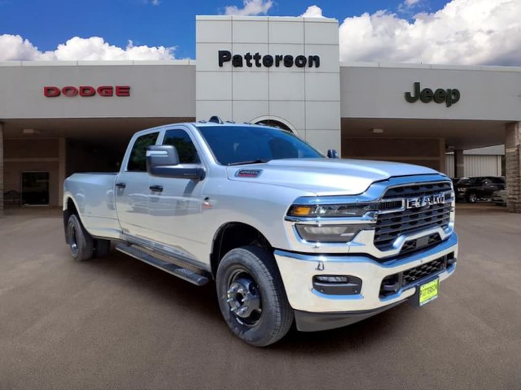 New 2026 Ram 3500 TRADESMAN CREW CAB 4X4 8' BOX Pickup