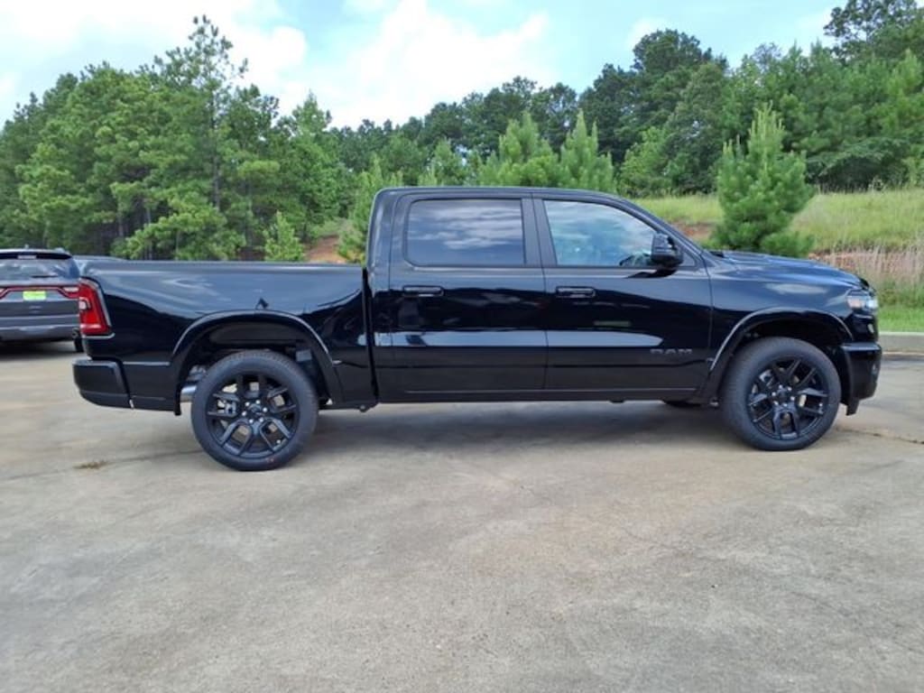 New 2026 Ram 1500 LARAMIE CREW CAB 4X4 5'7 BOX Pickup