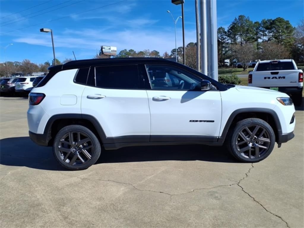New 2026 Jeep Compass LIMITED ALTITUDE 4X4 Sport Utility