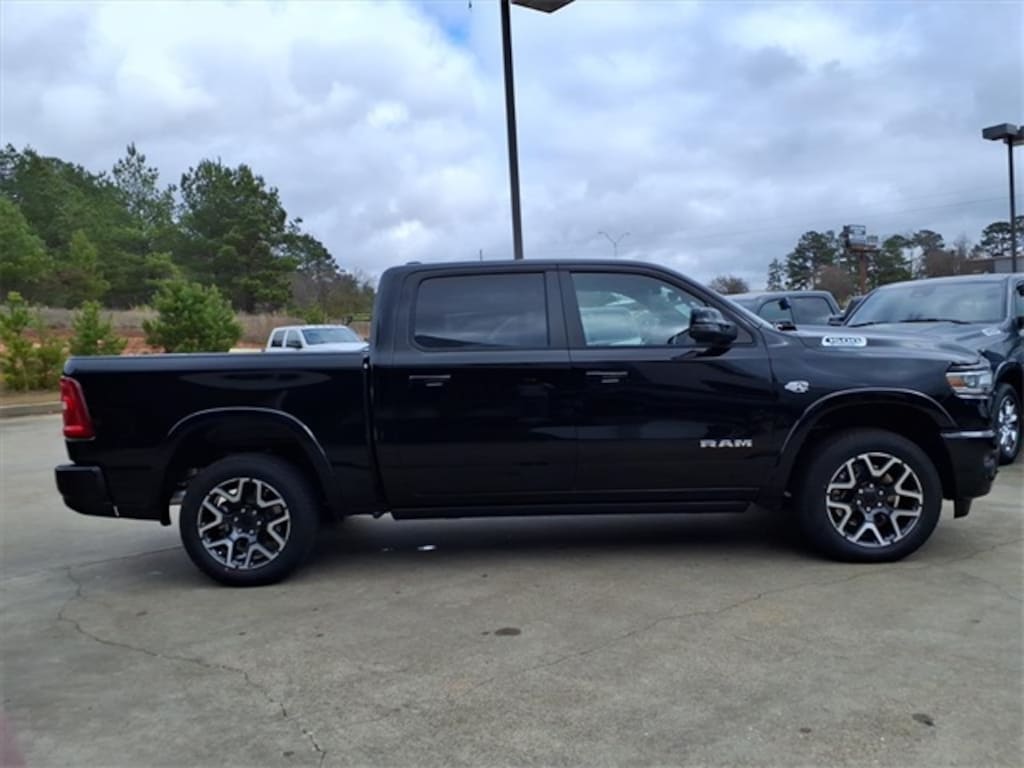 New 2026 Ram 1500 LARAMIE CREW CAB 4X4 5'7 BOX Pickup