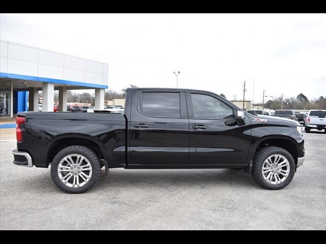 2025 Chevrolet Silverado 1500 LT photo 2