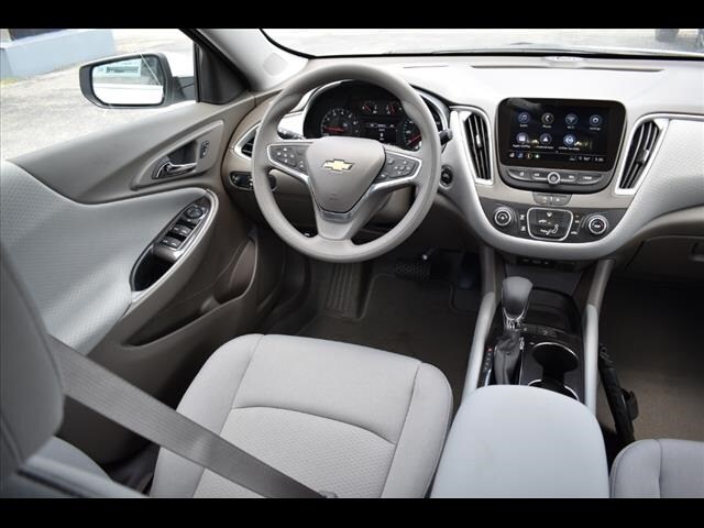 2025 Chevrolet Malibu LS photo 4