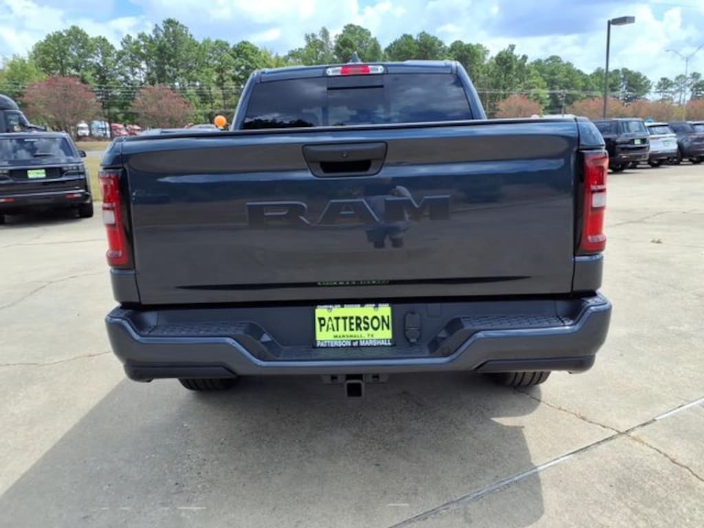 New 2026 Ram 1500 EXPRESS CREW CAB 4X2 5'7 BOX Pickup