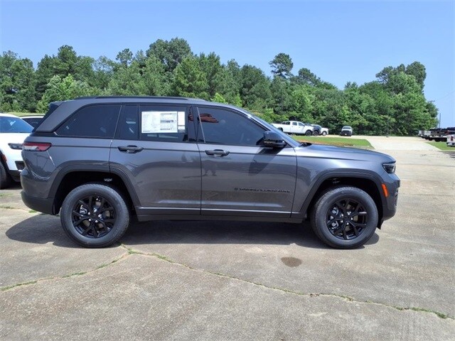 2025 Jeep Grand Cherokee Sport photo 2