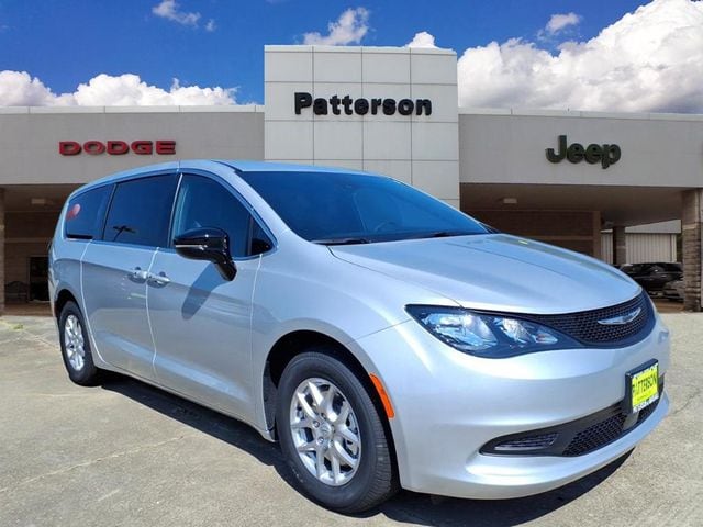2026 Chrysler Voyager LX's photo