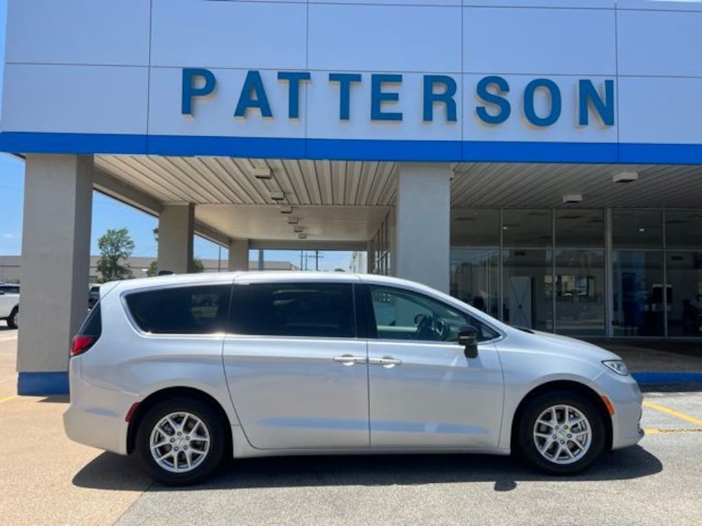 Used 2024 Chrysler Pacifica Touring L Van Passenger Van